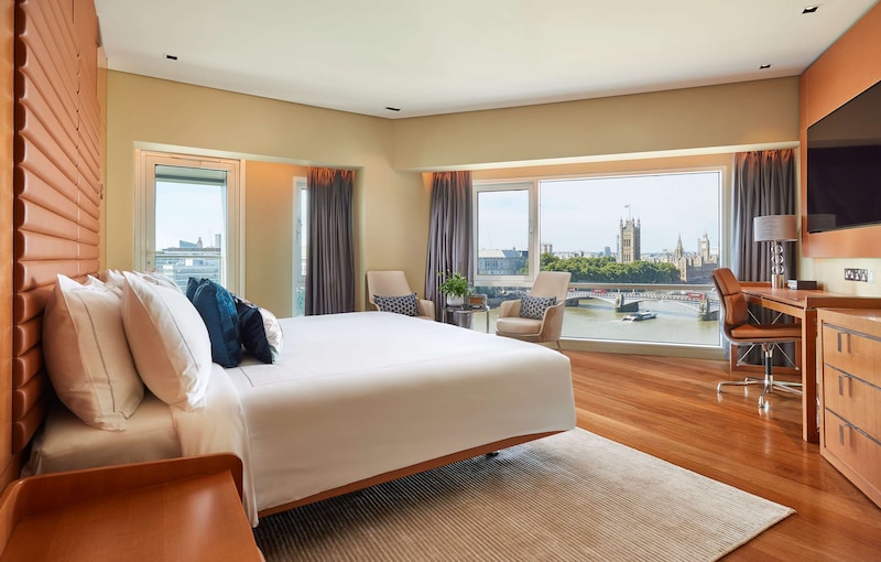 Park Plaza London Riverbank - Penthouse Bedroom