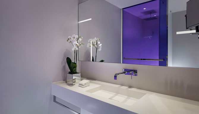 Park Plaza London Waterloo - Studio Room Bathroom