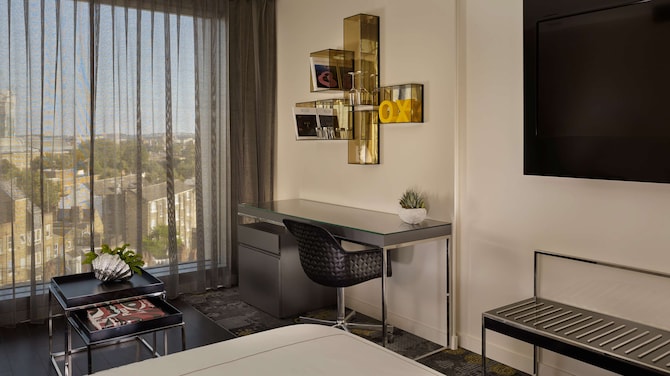 Park Plaza London Waterloo - Studio Room Desk