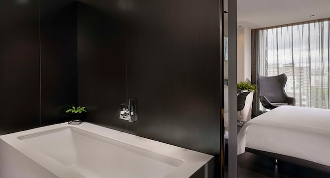 Park Plaza London Waterloo - One Bedroom Suite with Terrace Bathroom