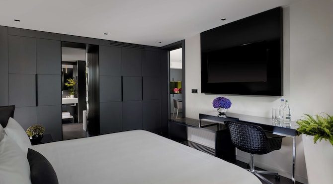 Park Plaza London Waterloo - One Bedroom Suite with Terrace Bedroom