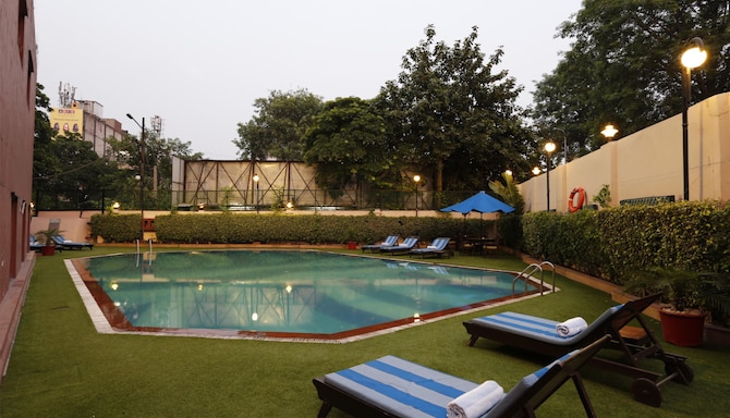 Park Plaza Ludhiana - Pool - outdoor
