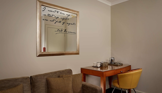 Park Plaza Nottingham - Junior Suite Bedroom