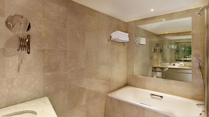 Park Plaza Nottingham - Presidential Suite Bathroom