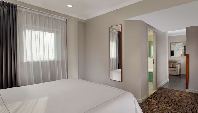 Park Plaza Nottingham - Junior Suite Bedroom