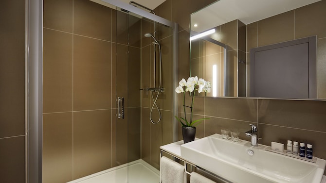 Park Plaza Nuremberg - Badezimmer eines Gästezimmers