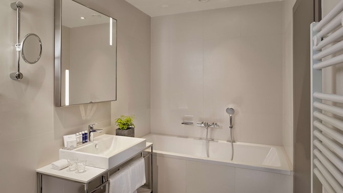 Park Plaza Nuremberg - Badezimmer eines Gästezimmers