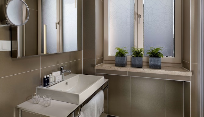 Park Plaza Nuremberg - Badezimmer eines Gästezimmers