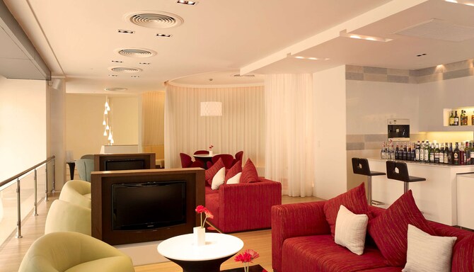 Park Plaza Sukhumvit Hotel, Bangkok - Lounge at CO2