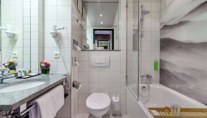 Park Plaza Trier - Superior Room bathroom