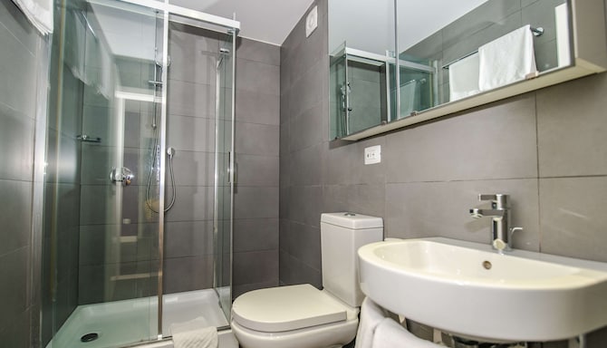 Park Plaza Verudela Pula - Bathroom