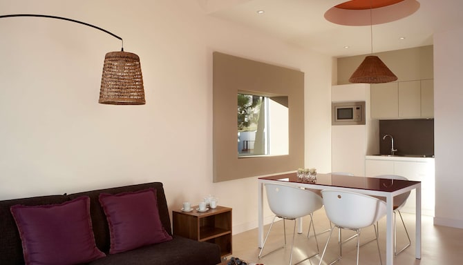 Park Plaza Verudela Pula - Two Bedroom Apartment Living room and kitchenette