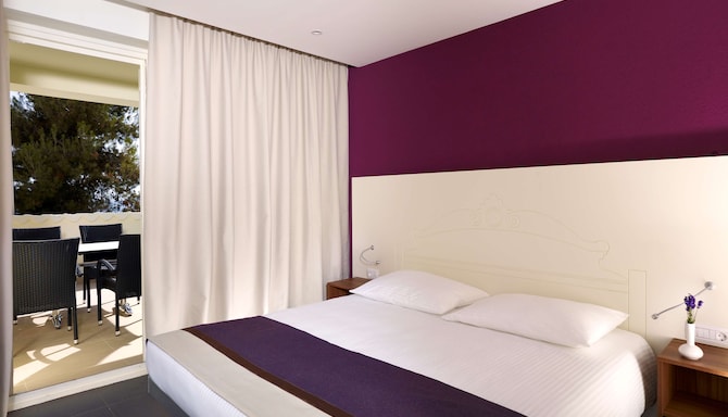 Park Plaza Verudela Pula - One Bedroom Apartment Bedroom