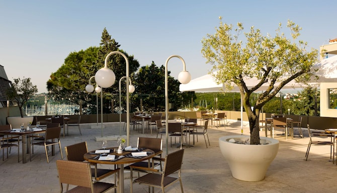 Park Plaza Verudela Pula - Terrasse du restaurant