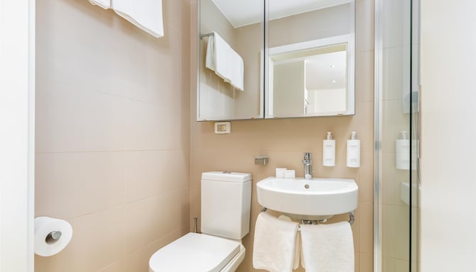 Park Plaza Verudela Pula - Studio Bathroom