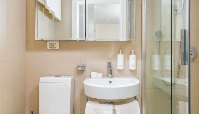 Park Plaza Verudela Pula - Studio Bathroom