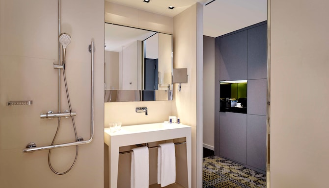Park Plaza Victoria Amsterdam - Salle de bain de la chambre