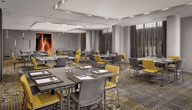 Park Plaza Victoria Amsterdam - Park Suite - Kabarettbestuhlung