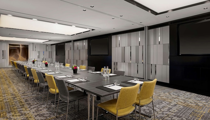 Plaza Suite 1