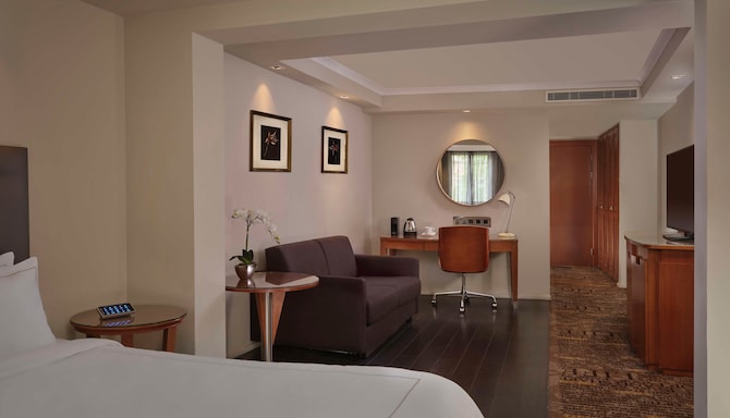 Park Plaza Victoria London - Executive Studio Room with Sofa