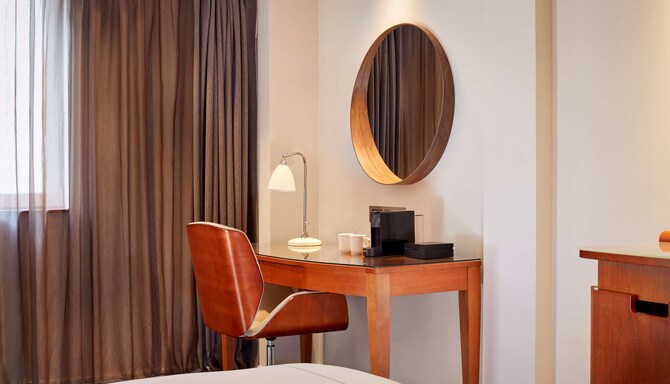 Park Plaza Victoria London - Superior Room bedroom