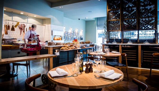 Park Plaza Victoria London - TOZI Restaurant and Bar