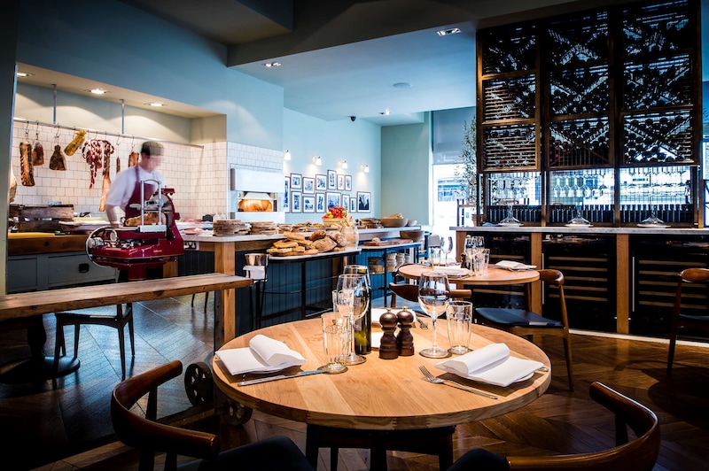 Park Plaza Victoria London - TOZI Restaurant and Bar