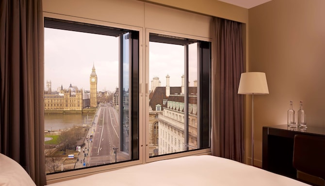 Park Plaza Westminster Bridge London - Studio Room with iconic view