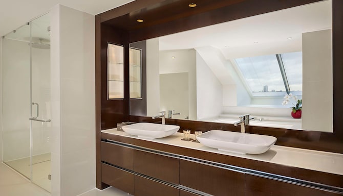 Park Plaza Westminster Bridge London - Duplex Suite Bathroom