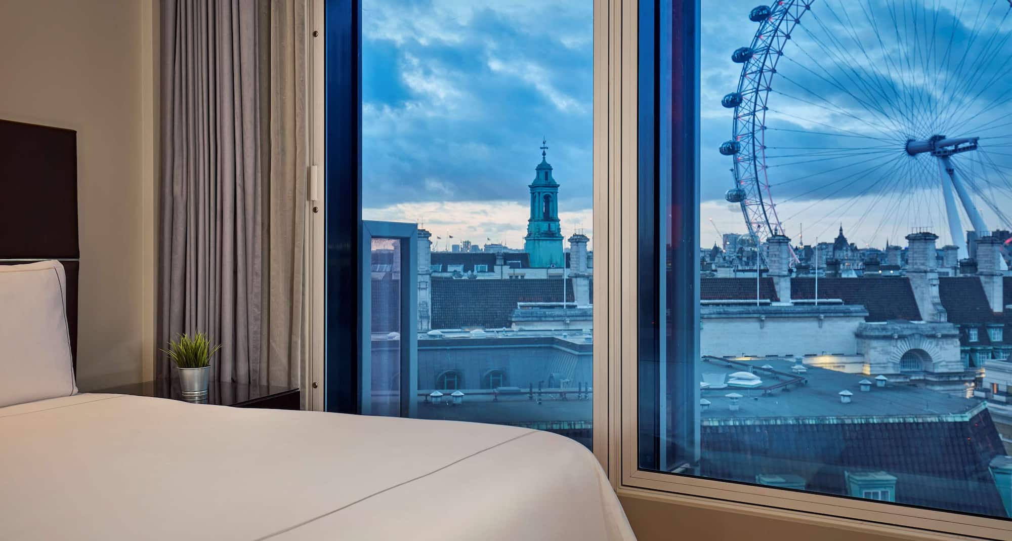 Park Plaza Westminster Bridge London - One Bedroom Suite London Eye view