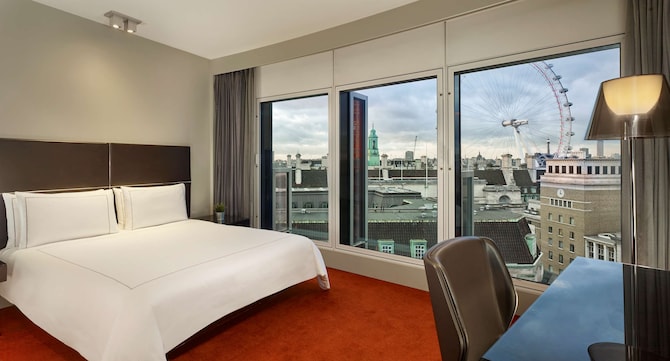 Park Plaza Westminster Bridge London - One Bedroom Suite London Eye view