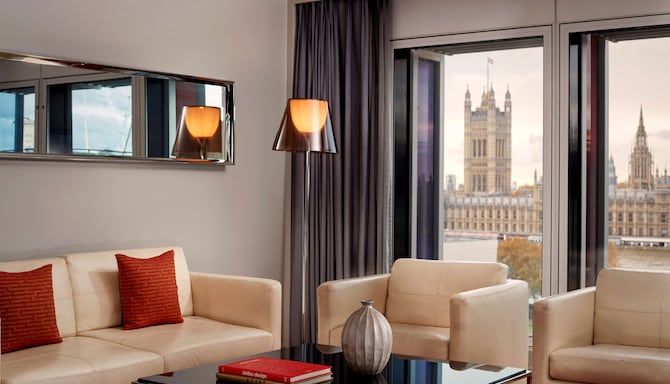 Park Plaza Westminster Bridge London - One Bedroom Suite Premium View living room