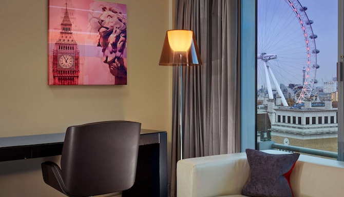 Park Plaza Westminster Bridge London - Studio Room London Eye View living