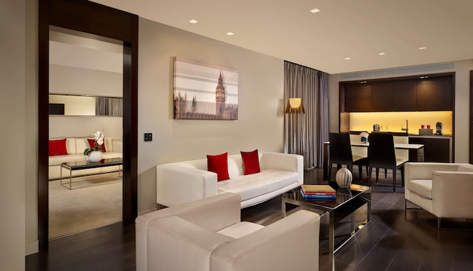 Park Plaza Westminster Bridge London - Two Bedroom Suite Panoramic living room