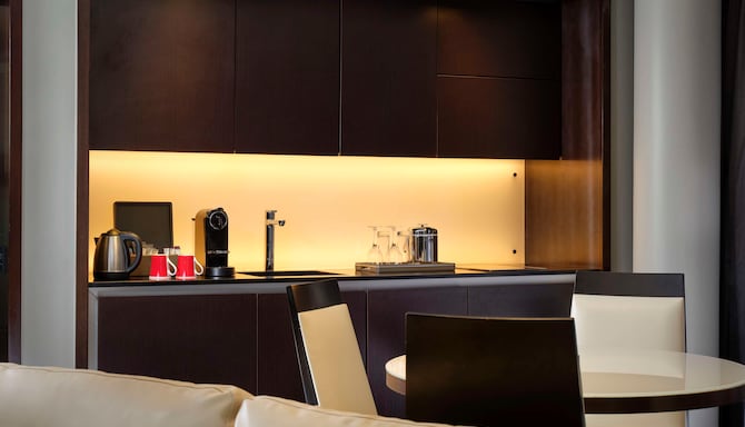 Park Plaza Westminster Bridge London - PPWL Two Bed Suite Kitchenette