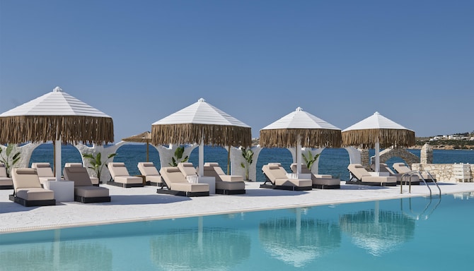 Pounda Resort Paros, a member of Radisson Individuals - Zwembad - buiten
