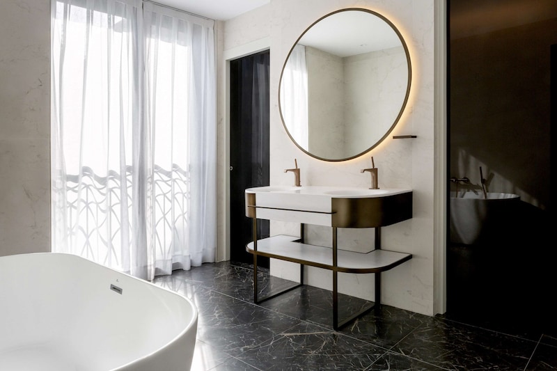 Radisson Collection Hotel Magdalena Plaza Sevilla bathroom