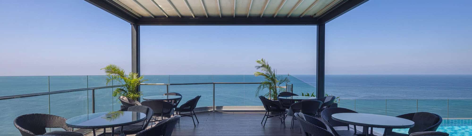 Radisson Hotel Colombo - Rooftop Lounge & Bar