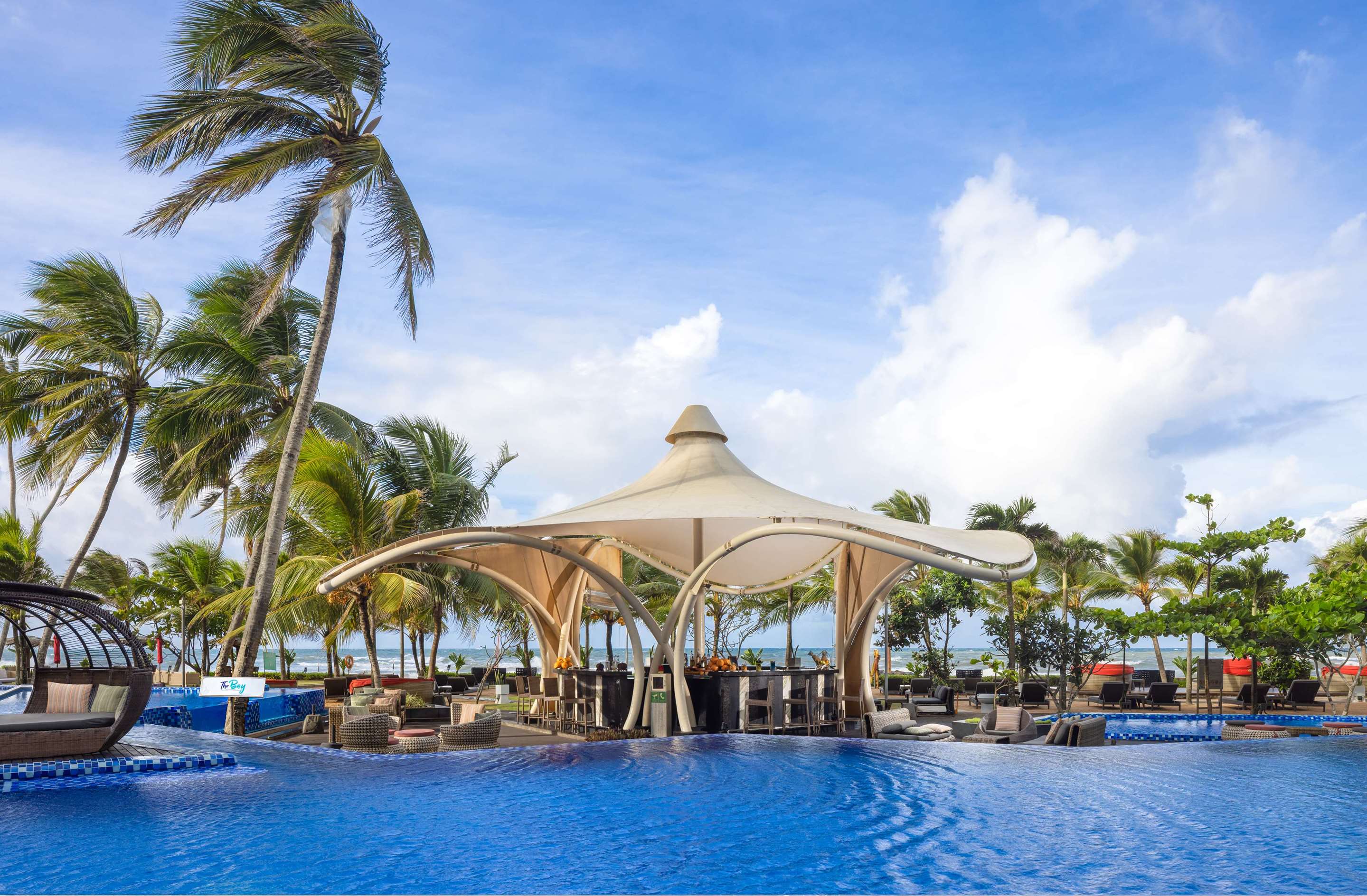 Radisson Blu Resort Galle The Bay pool bar