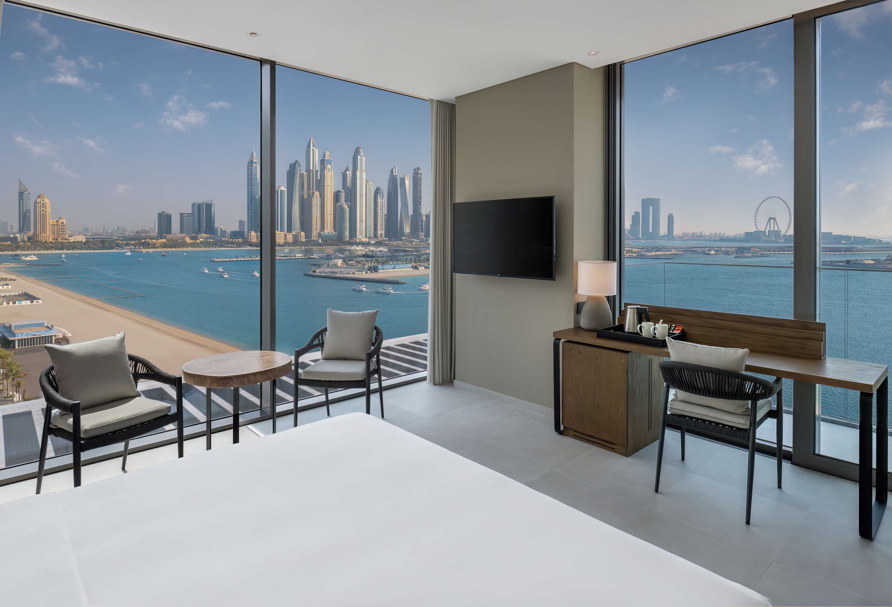 PR - EMEA 2022 - Radisson Beach Resort Palm Jumeirah Premium corner sea view