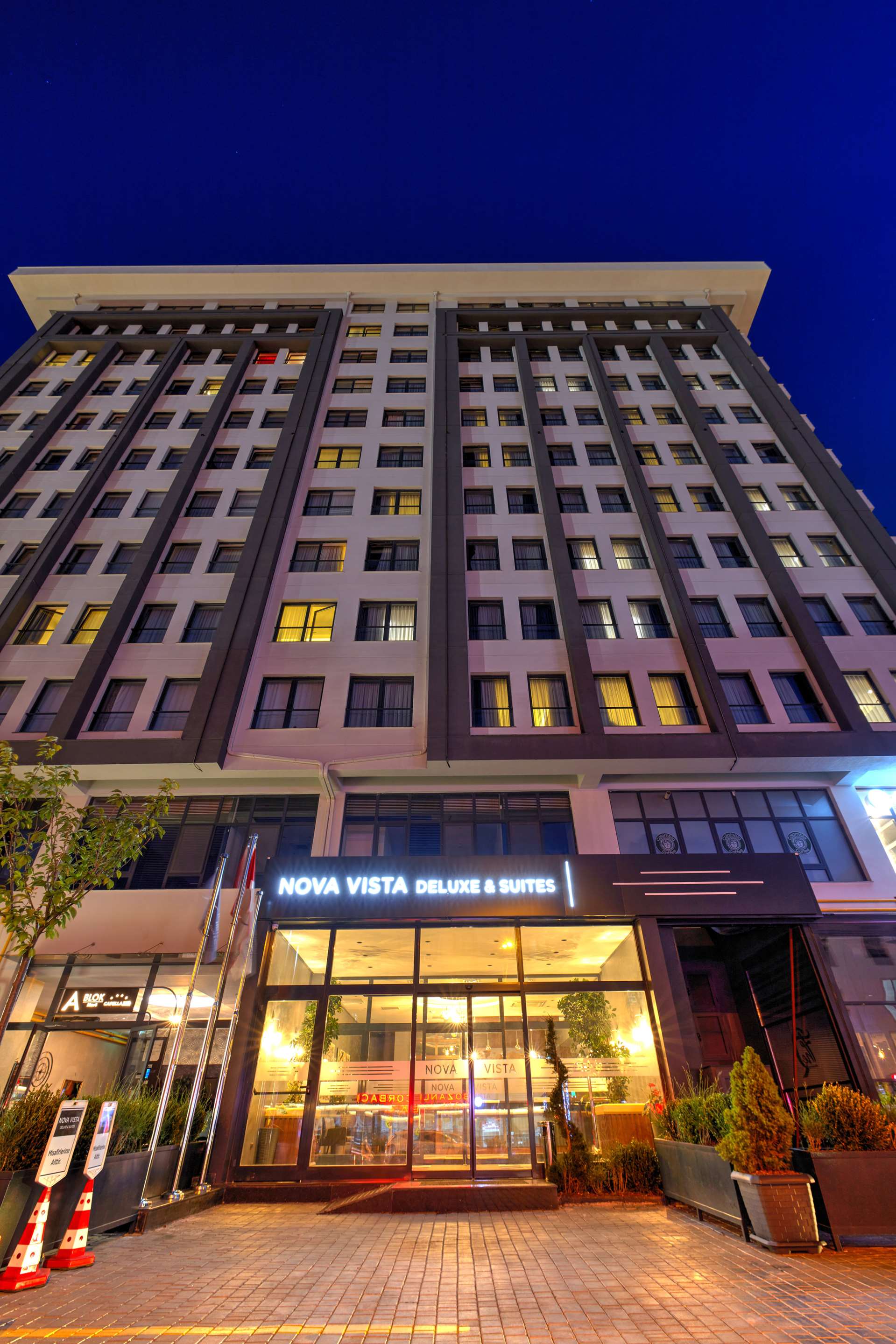 Nova Vista Deluxe and Suites Exterior