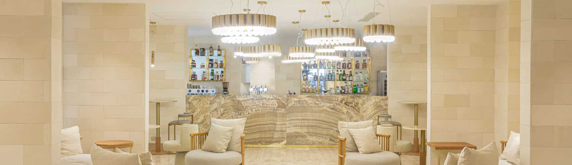 Radisson Hotel Saint Denis Lobby