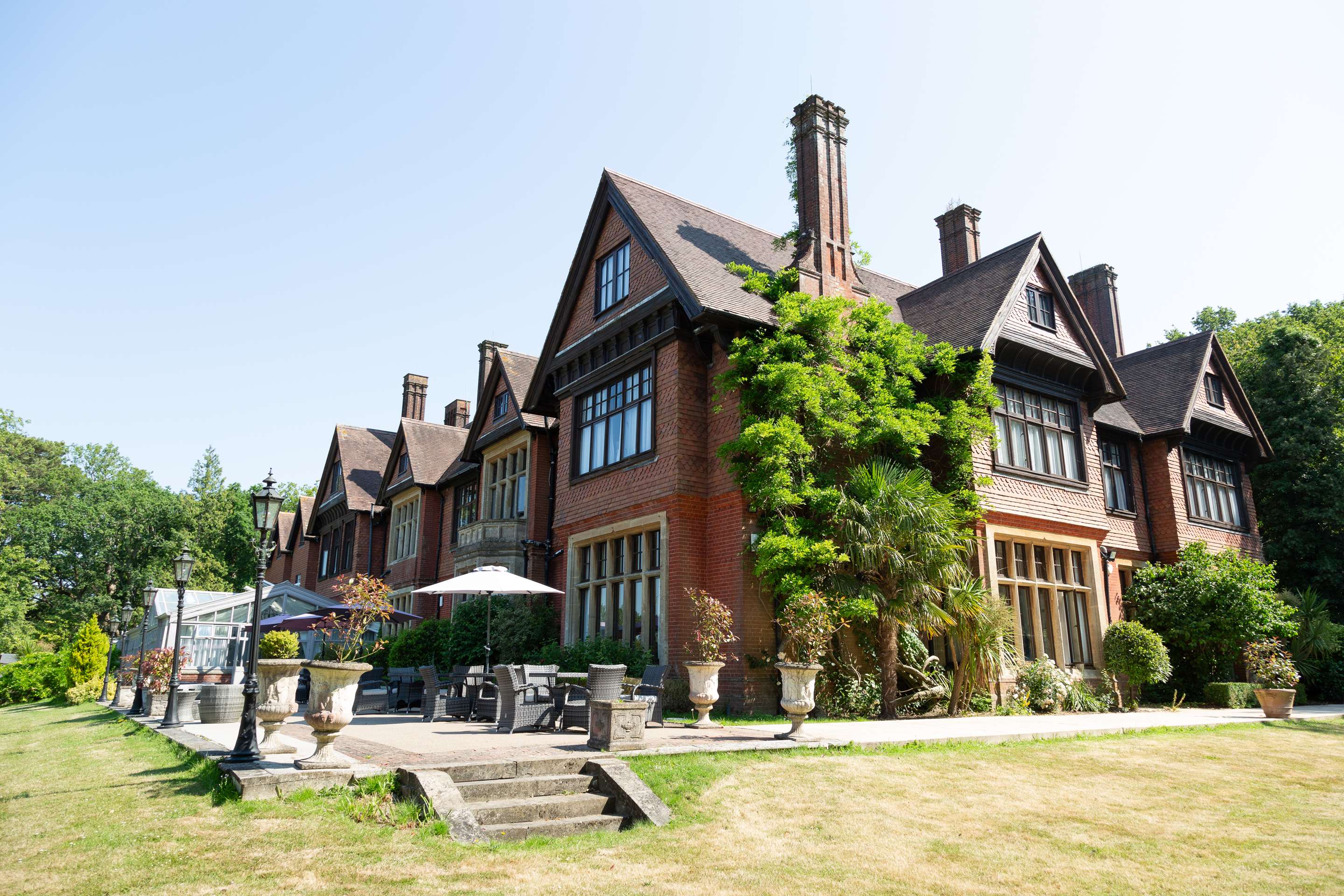 PR - EMEA 2024 - Stanhill Court Hotel a member of Radisson Individuals Exterior