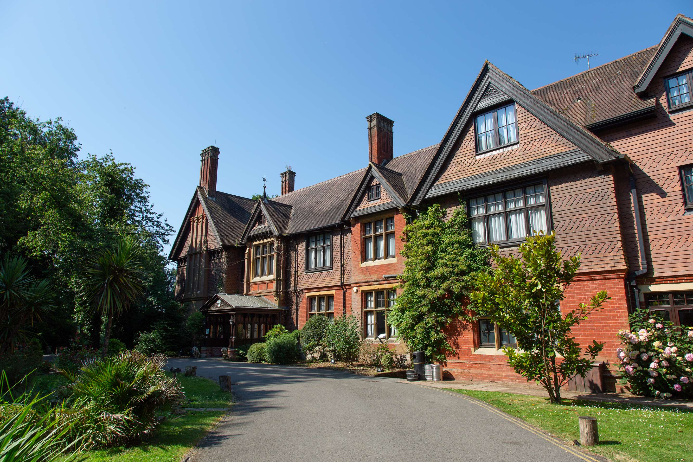 PR - EMEA 2024 - Stanhill Court Hotel a member of Radisson Individuals Exterior Front