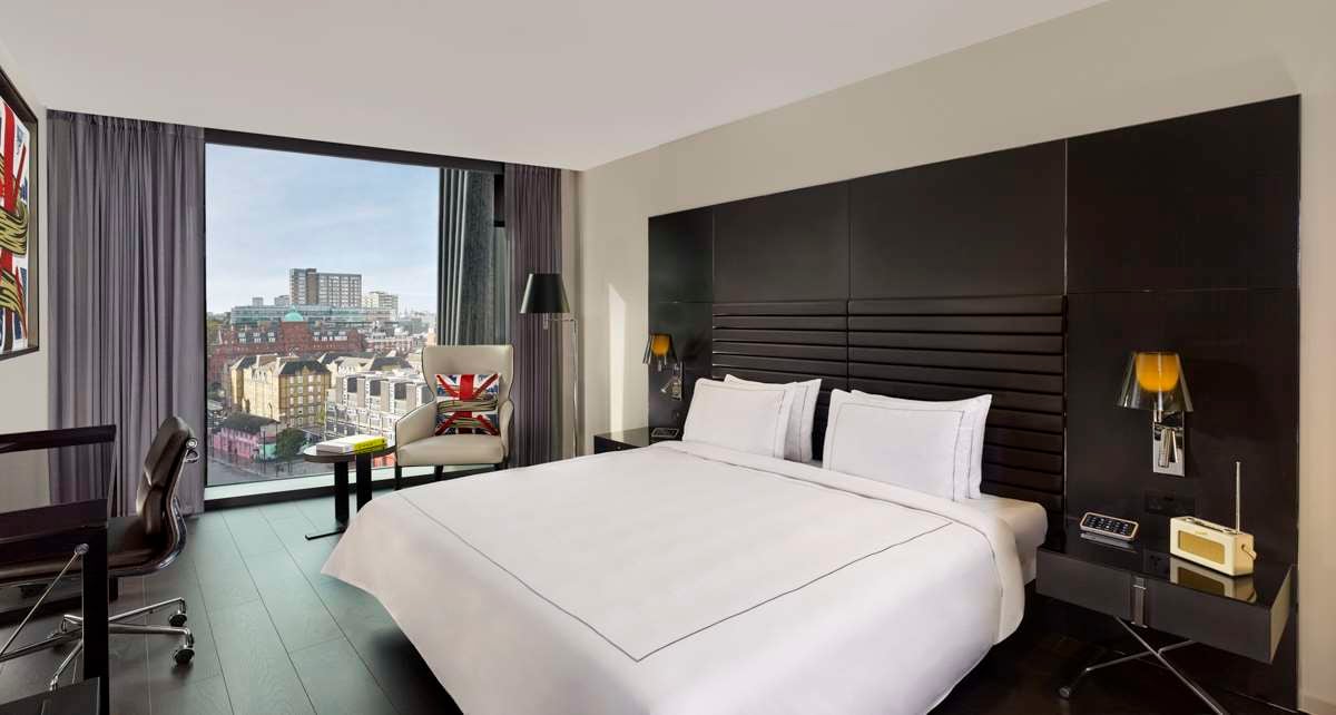 PR - EMEA 2024 - art otel Hoxton London room