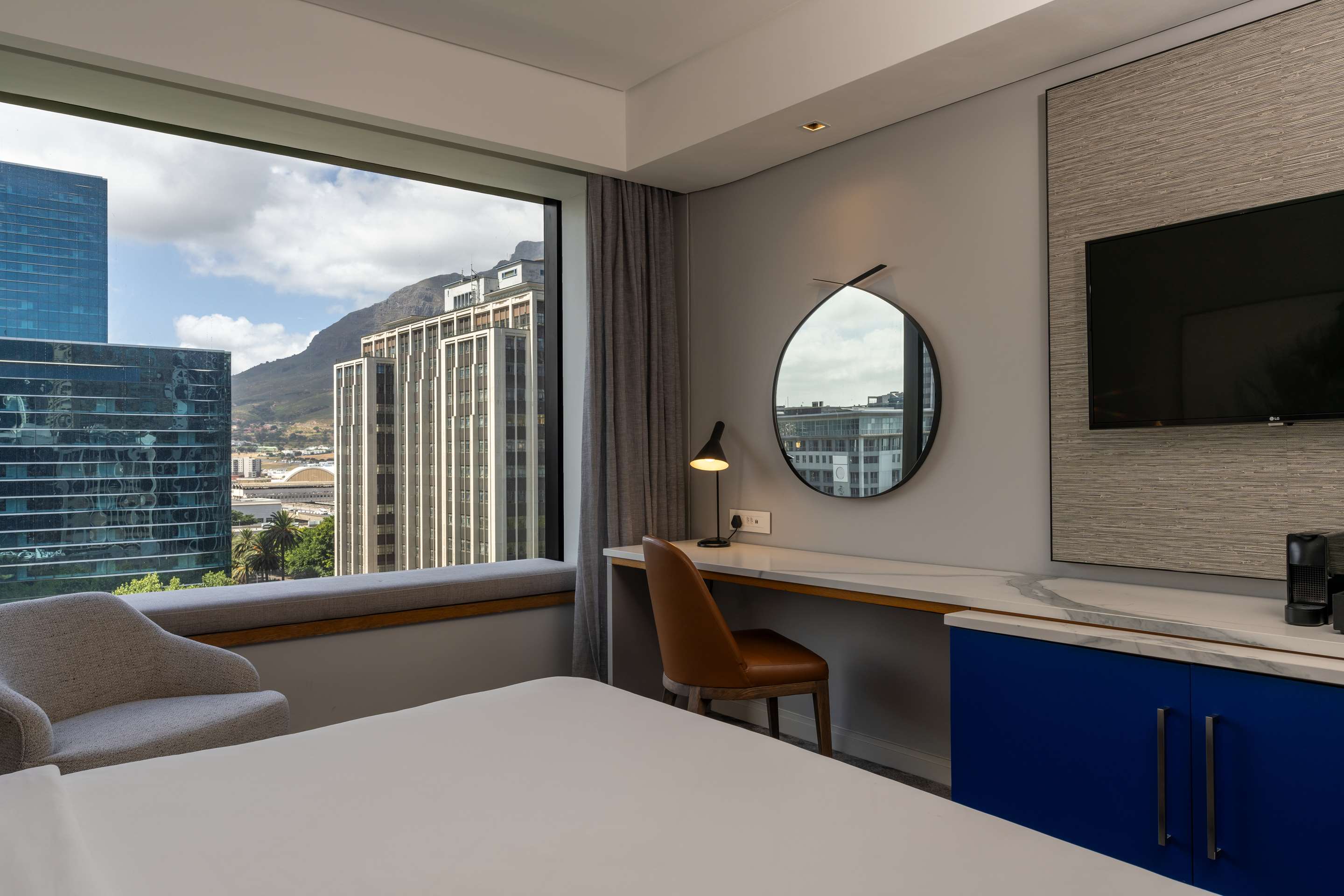 PR - EMEA 2024 - Radisson Hotel Cape Town Foreshore Room view