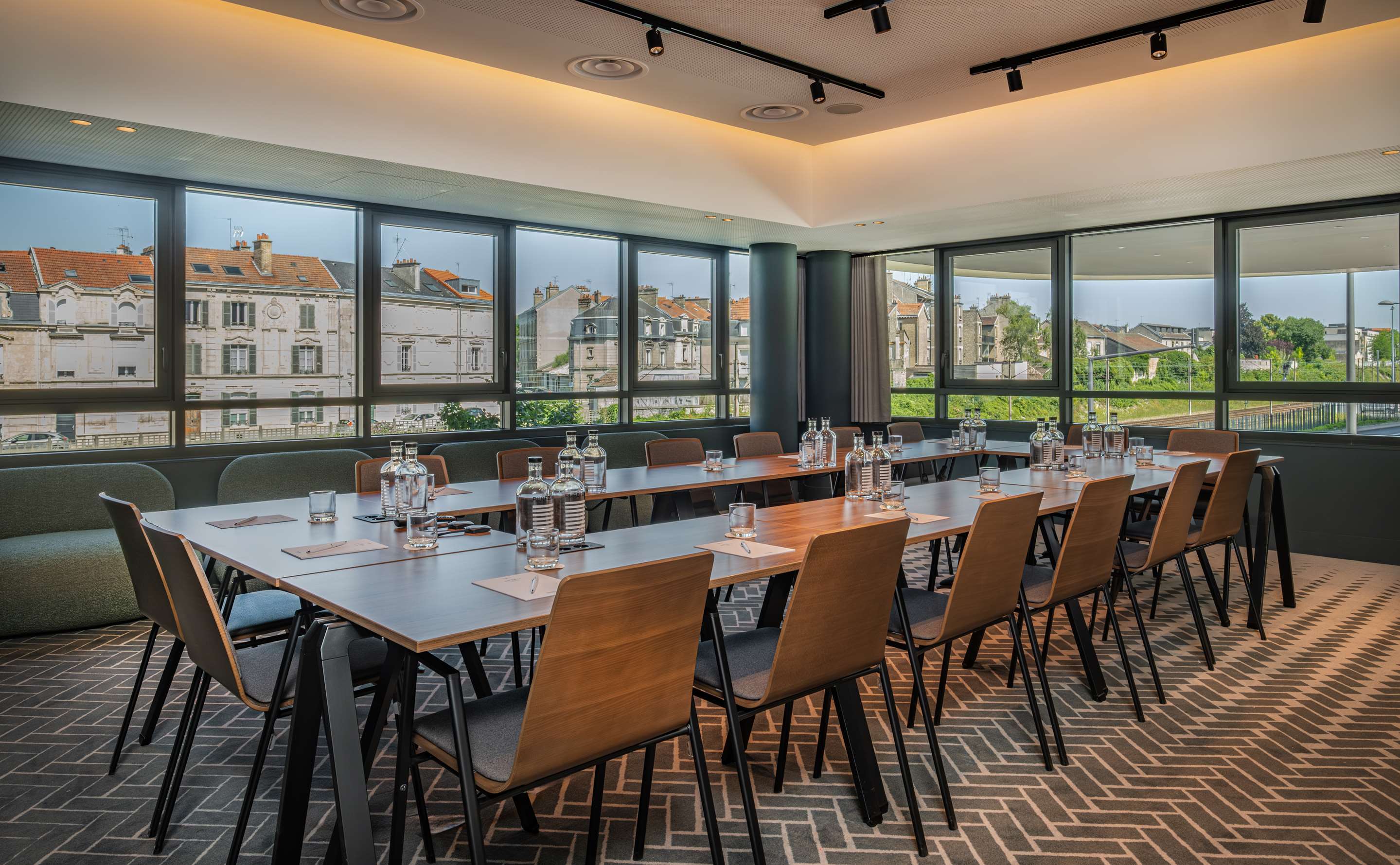 PR - EMEA 2024 - Radisson Reims Meeting Room