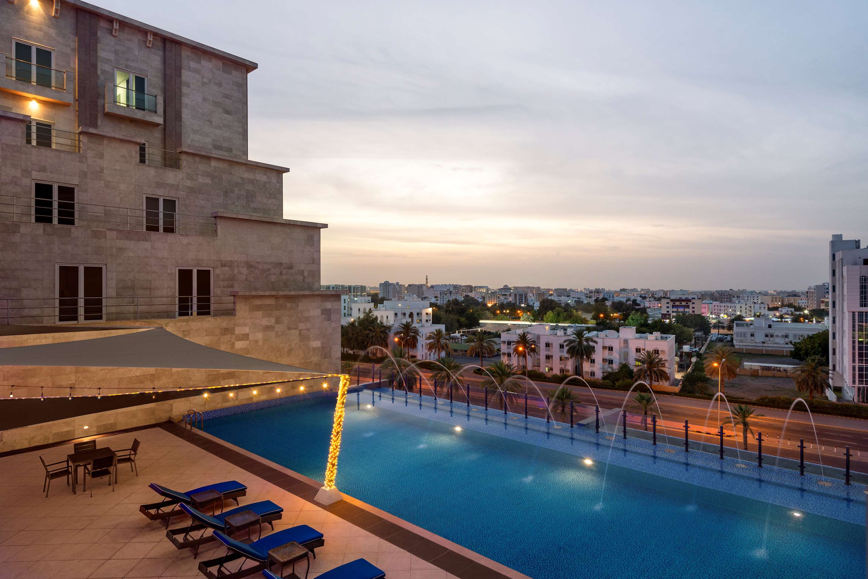PR - EMEA 2024 - Radisson Hotel Muscat Panorama Pool Dusk View