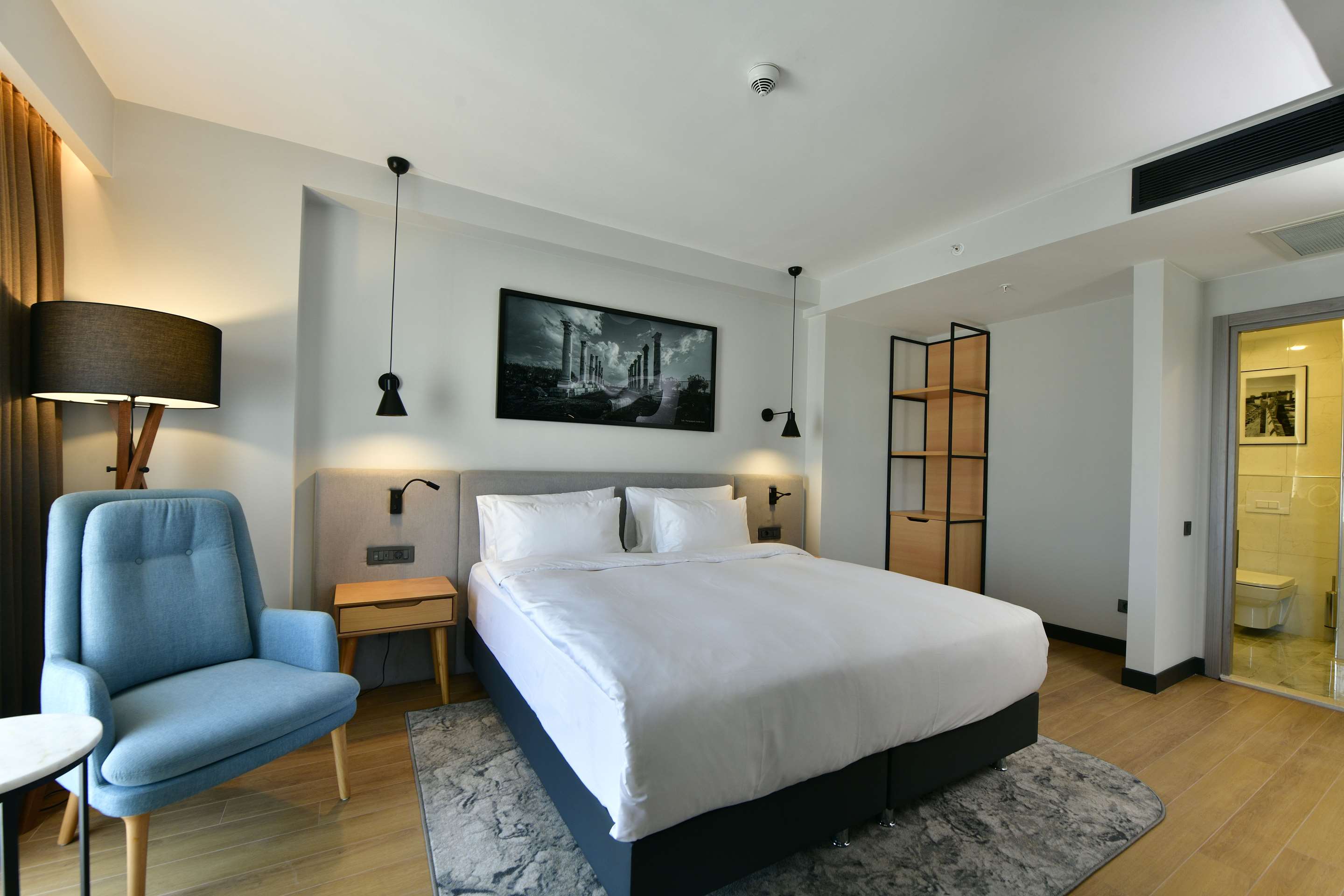 PR - EMEA 2024 - Radisson Hotel Mersin Junior Suite with sea view