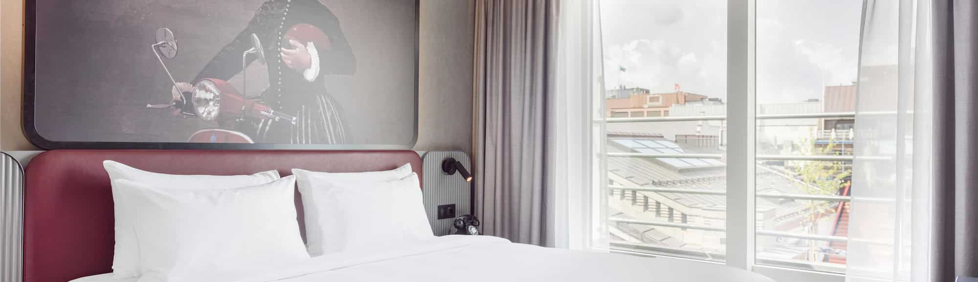 PR - EMEA 2025 - Radisson RED Oslo Guest room with balcony